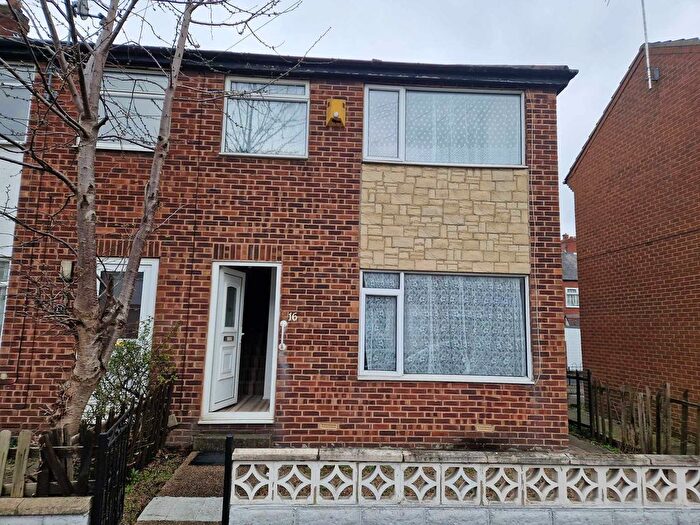 3 Bedroom Town House To Rent In Model Avenue, Leeds, LS12