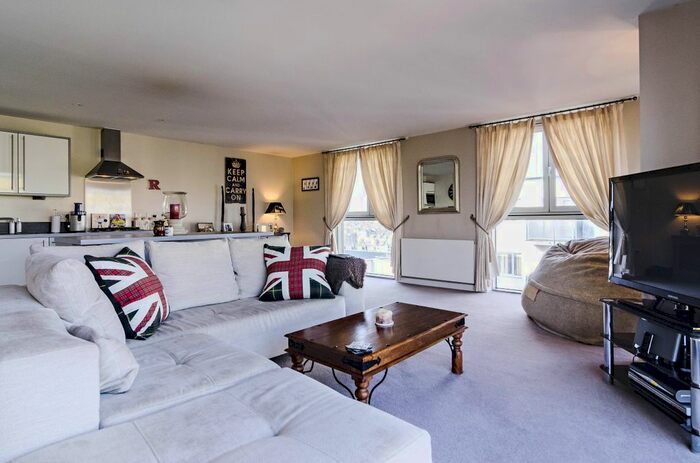 2 Bedroom Flat To Rent In Carronade Court, Eden Grove, London, N7