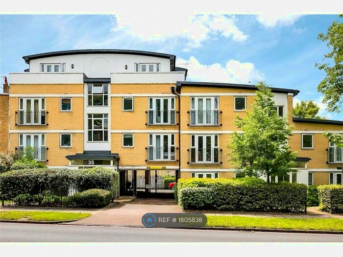 2 Bedroom Flat To Rent In Poynders Road, London, SW4