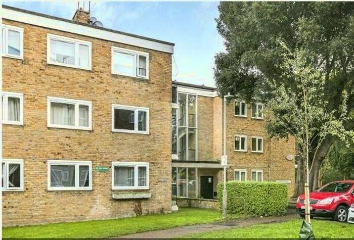 2 Bedroom Flat To Rent In Hayward Gardens, Putney Vale, SW15