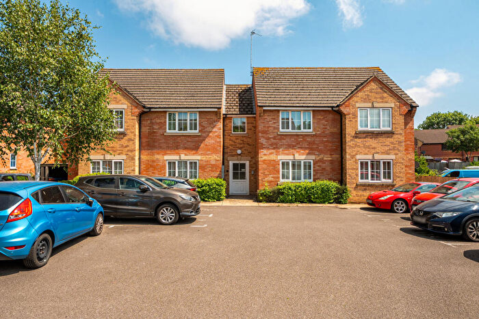 2 Bedroom Flat For Sale In Cedar Court, Cedar Road, Kettering, North Northamptonshire, NN16