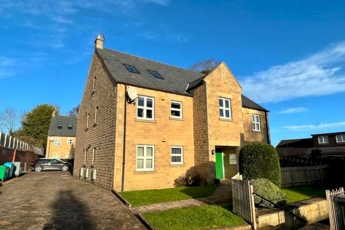 3 Bedroom Flat To Rent In Hillfoot Court, Sheffield, South Yorkshire, Uk, S17