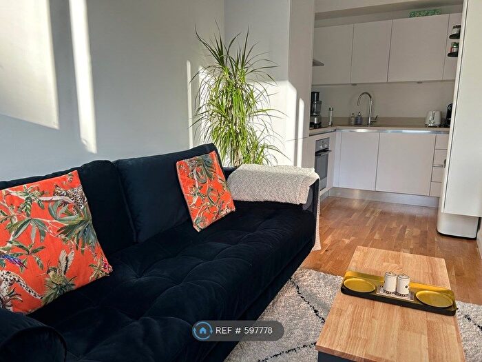 1 Bedroom Flat To Rent In Norwich House, London, SW16