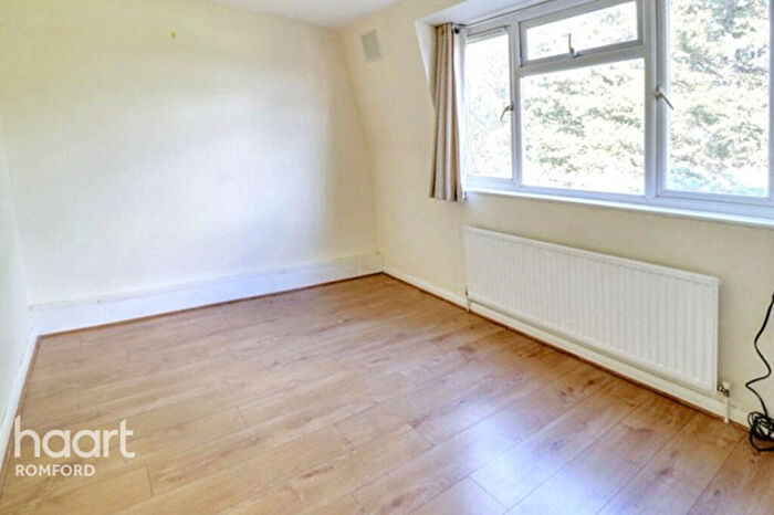 2 Bedroom Apartment For Sale In Victoria House, Romford, RM1