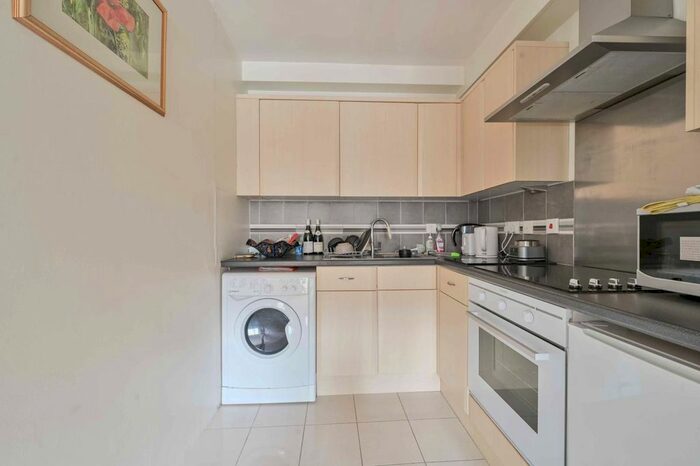 Studio To Rent In Oakley Square, Camden, London, NW1