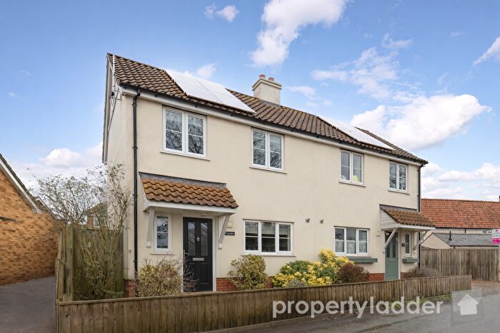 3 Bedroom Semi-Detached House For Sale In Crown Road, Buxton, NR10