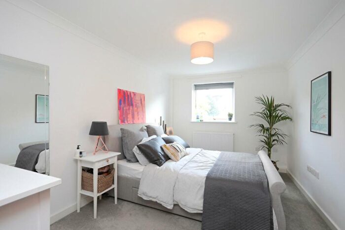 1 Bedroom Flat For Sale In Cazenove Road, London, N16