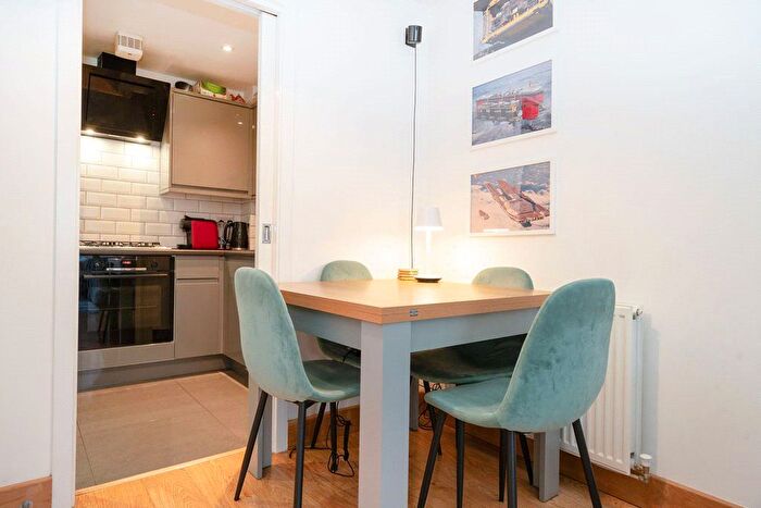 2 Bedroom Flat For Sale In Oliver Court, Ley Farm Close, Watford, Hertfordshire, WD25