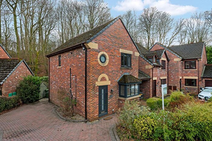 3 Bedroom Link Detached House For Sale In Whitsters Hollow, Smithills, BL1