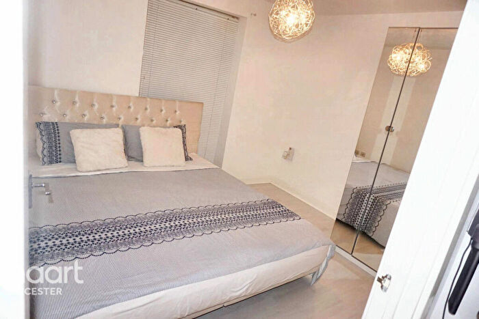 2 Bedroom Apartment For Sale In Pavilion Close, Leicester, LE2