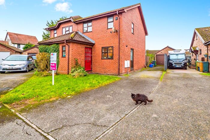 3 Bedroom Semi Detached House For Sale In Thrush Close, St. Mellons, Cardiff, CF3