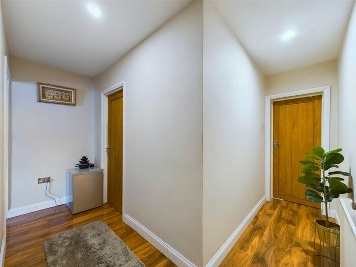 2 Bedroom Terraced House For Sale In Collis Street, Reading, Berkshire, RG2