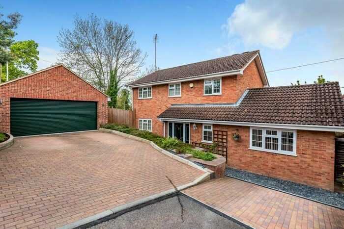 4 Bedroom Detached House For Sale In Westbury Lane, Purley On Thames, Reading, RG8