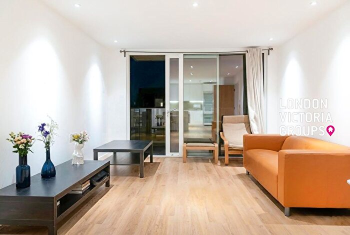 2 Bedroom Flat To Rent In City View Apartments, Devan Grove, London, N4