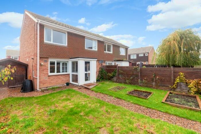 3 Bedroom Semi-Detached House To Rent In Colne Drive, Berinsfield, Wallingford, OX10