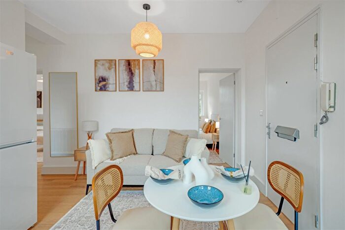 3 Bedroom Flat For Sale In Marshalsea Road, London, SE1