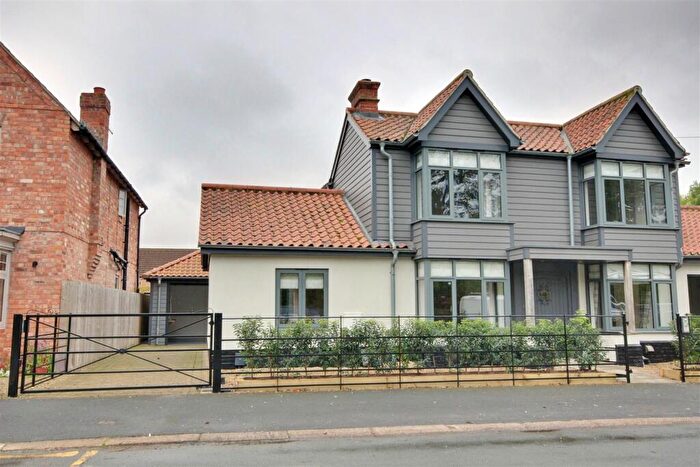 3 Bedroom Mews For Sale In Main Street, Tickton, HU17