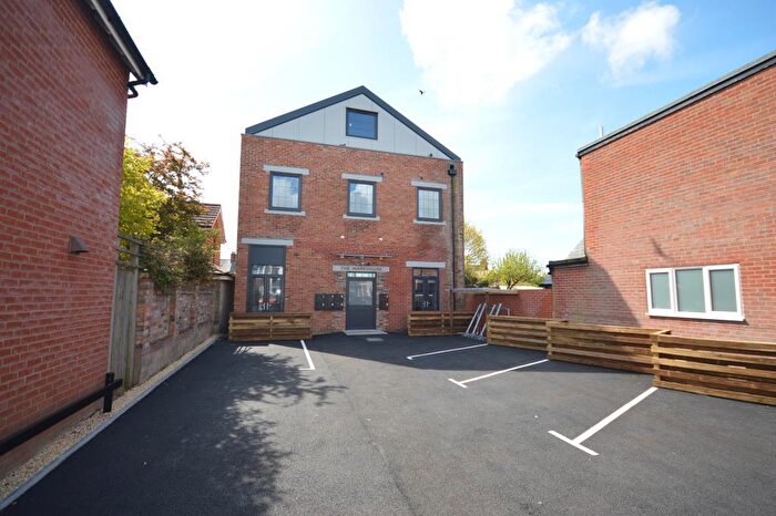 1 Bedroom Flat To Rent In Western Road, Lymington, Hampshire, SO41