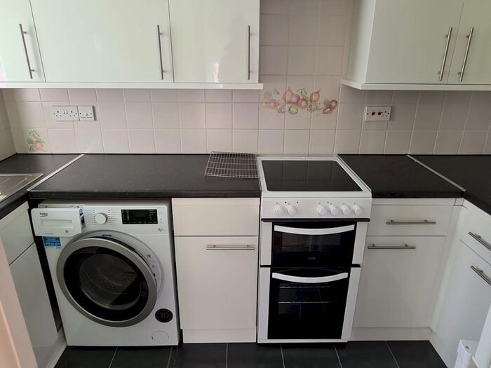 2 Bedroom Flat To Rent In Sycamores, Cambridge, Cambridgeshire, CB24