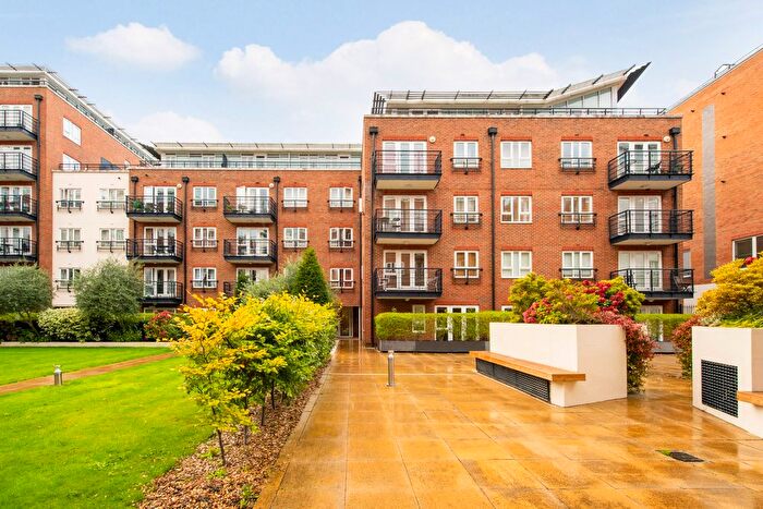 1 Bedroom Flat To Rent In Falmouth House, Royal Quarter, KT2