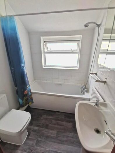 5 Bedroom Barn Conversion To Rent In Malvern Terrace, Brynmill, Swansea, SA2