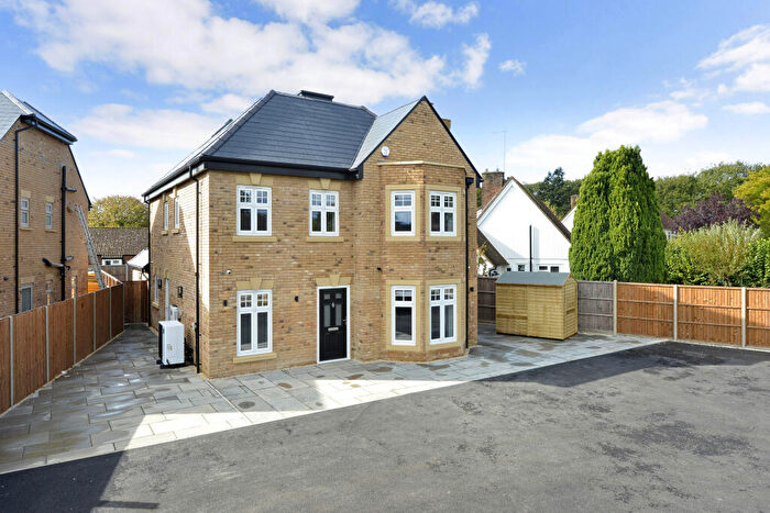 5 Bedroom Detached House For Sale In Manor Fields, Godalming, Surrey, GU8