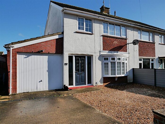 3 Bedroom Semi Detached House For Sale In Baydon Grove, Calne, SN11