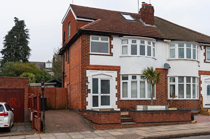 4 Bedroom Semi Detached House For Sale In Greenhill Road, Clarendon Park, LE2