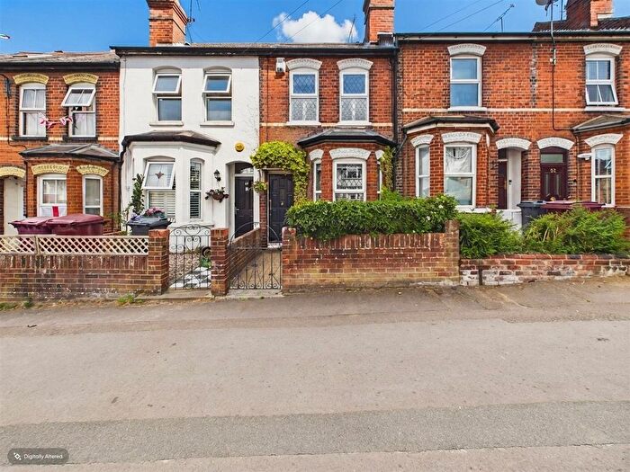 2 Bedroom Terraced House For Sale In Grovelands Road, Reading, RG30
