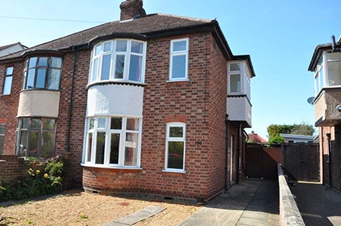 3 Bedroom Property To Rent In Lovell Road, Cambridge, CB4