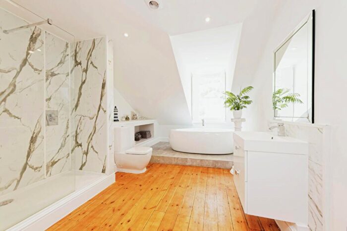 3 Bedroom Flat For Sale In East Cliff, Dover, CT16