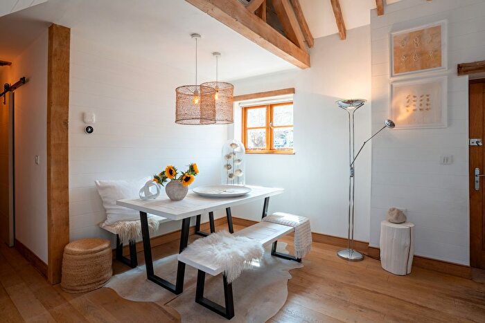 3 Bedroom Barn Conversion For Sale In Halesend Grittles End Storridge Malvern, Worcestershire, WR13
