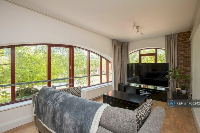 1 Bedroom Flat To Rent In Smithbrook Kilns, Cranleigh, GU6