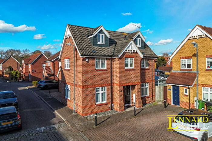 4 Bedroom Detached House For Sale In Gunning Road, Little Thurrock, Grays, RM17