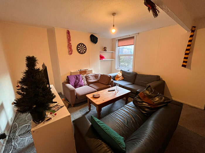 7 Bedroom Terraced House To Rent In Brudenell Road, Leeds, West Yorkshire, LS6