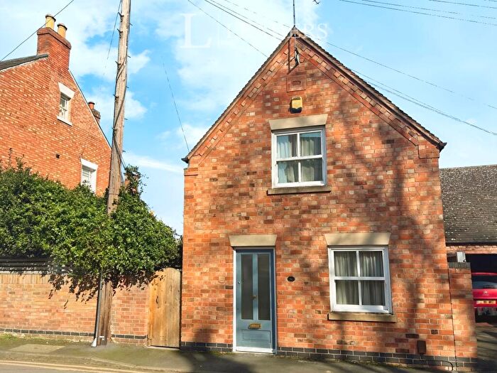 2 Bedroom Detached House To Rent In Park Street, Loughborough, LE11