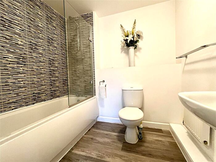 2 Bedroom Apartment To Rent In Bewick Villas, Henslow Crescent, Dartford, Kent, DA1