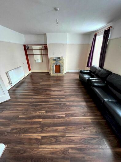 3 Bedroom Flat To Rent In Lady Margaret Road, Southall, UB1
