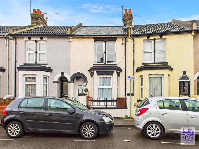 3 Bedroom Terraced House For Sale In Livingstone Road, Gillingham, ME7