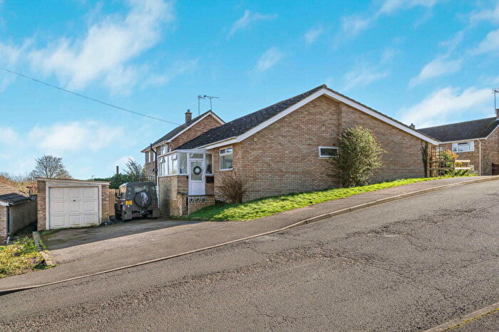 4 Bedroom Detached Bungalow For Sale In Valley Road, Brackley, NN13