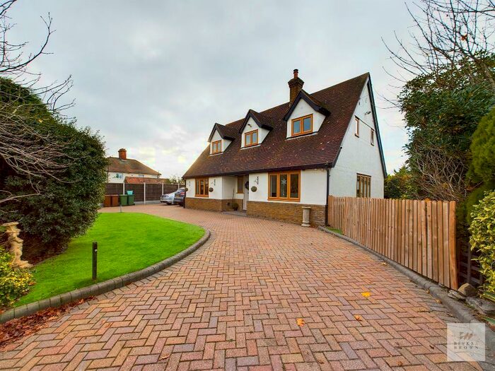 4 Bedroom Detached House For Sale In Turnpike Cottages, Turnpike Lane, West Tilbury, Essex, RM18