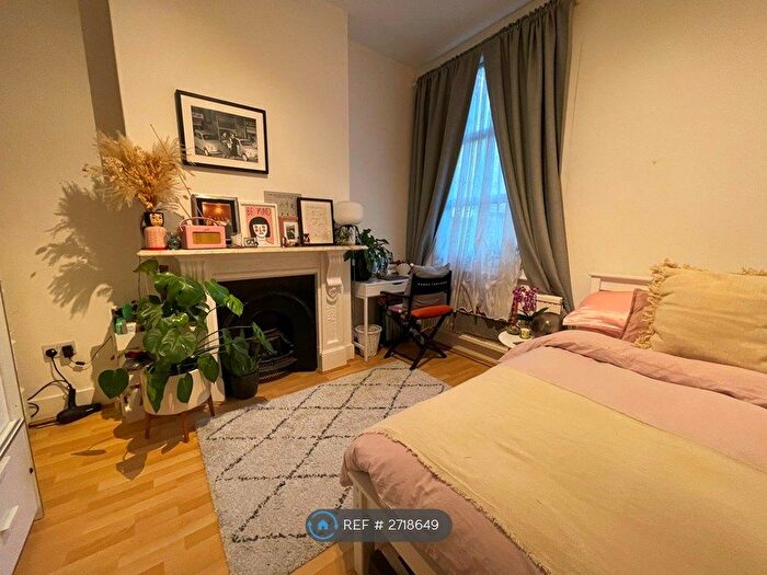 2 Bedroom Flat To Rent In Rainham Road, London, NW10