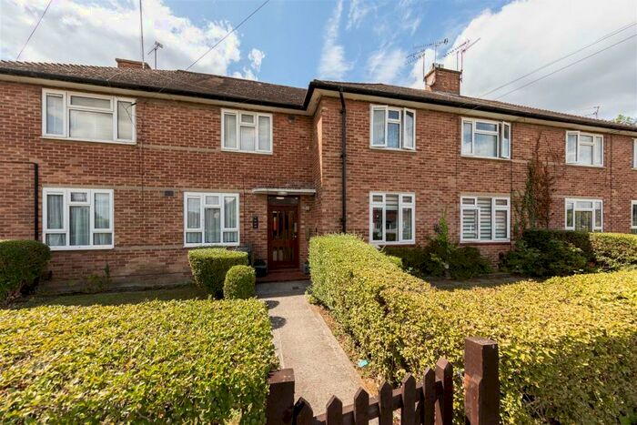 1 Bedroom Flat To Rent In Paley Gardens, Loughton, IG10