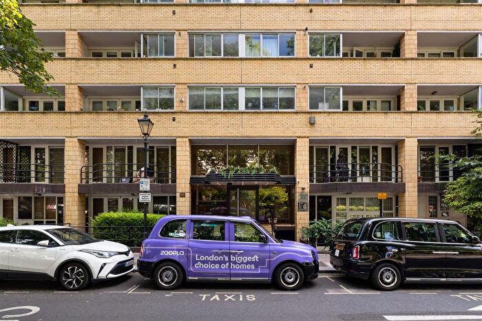 3 Bedroom Flat For Sale In Porchester Square, London, W2