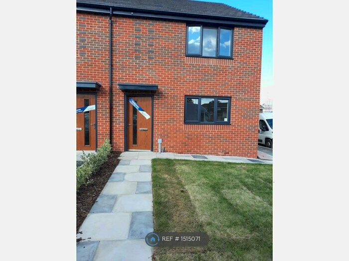 3 Bedroom Semi-Detached House To Rent In Salford, Salford, M6