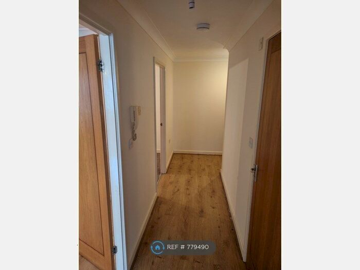 2 Bedroom Flat To Rent In Columbia House, Bournemouth, BH10