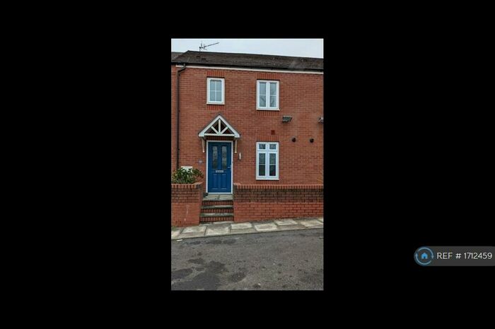 3 Bedroom Semi-Detached House To Rent In Waverley Drive, Stoke-On-Trent, ST6