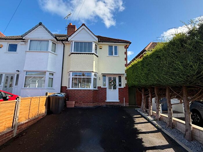 3 Bedroom Semi Detached House To Rent In Woodvale Road, Hall Green, B28