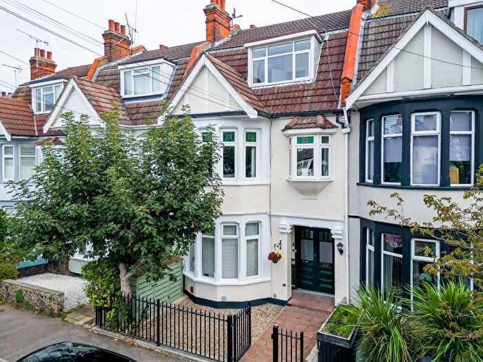 3 Bedroom Maisonette For Sale In Torquay Drive, Leigh-On-Sea, SS9