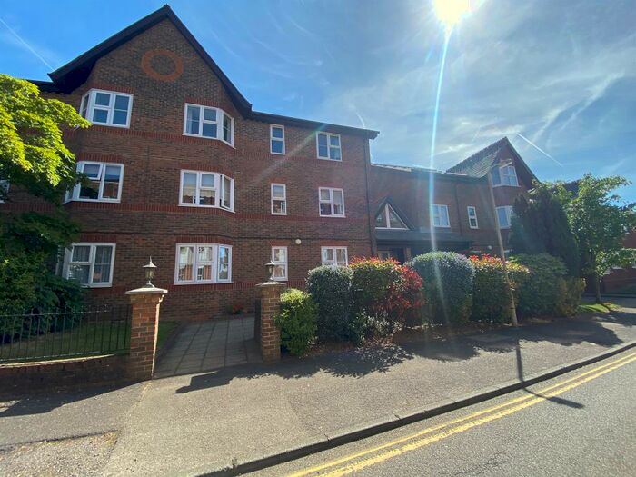 2 Bedroom Retirement Property For Sale In Eastfield Road, Brentwood, CM14